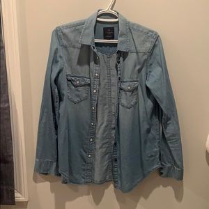 Pearl snap AE denim boyfriend shirt